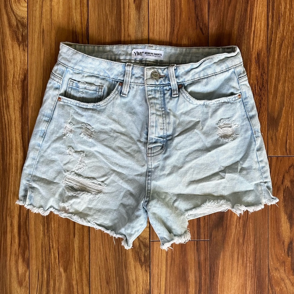 YMI Light Wash Mom Fit Jean Shorts with Distressed Hem- Size 7 (28)